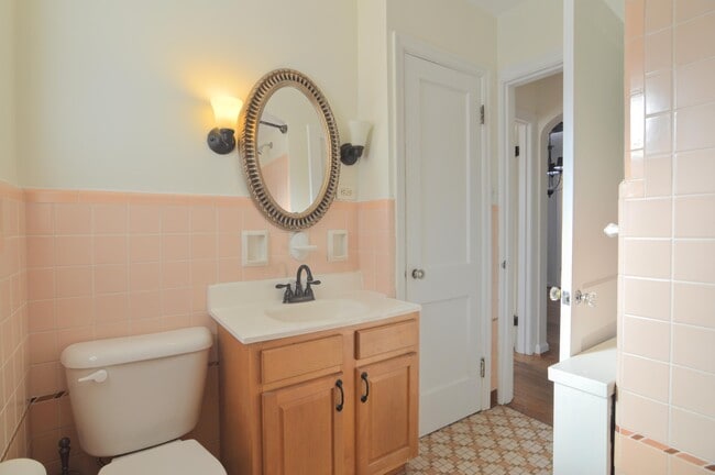 Building Photo - 27 Sunnymede Dr