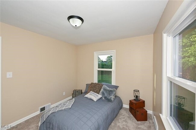 Building Photo - 357 E Paige Ave