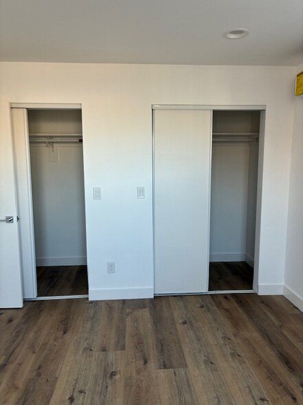Building Photo - 449 W 74th St