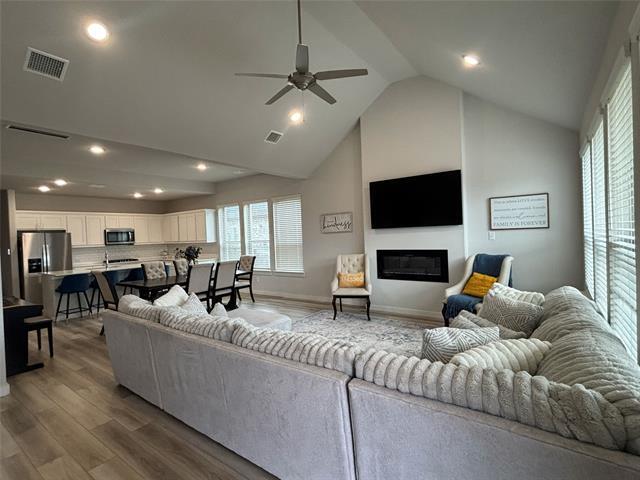 Building Photo - 2029 Dovedale Dr