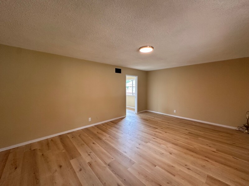 Building Photo - 414 N Alameda Ave