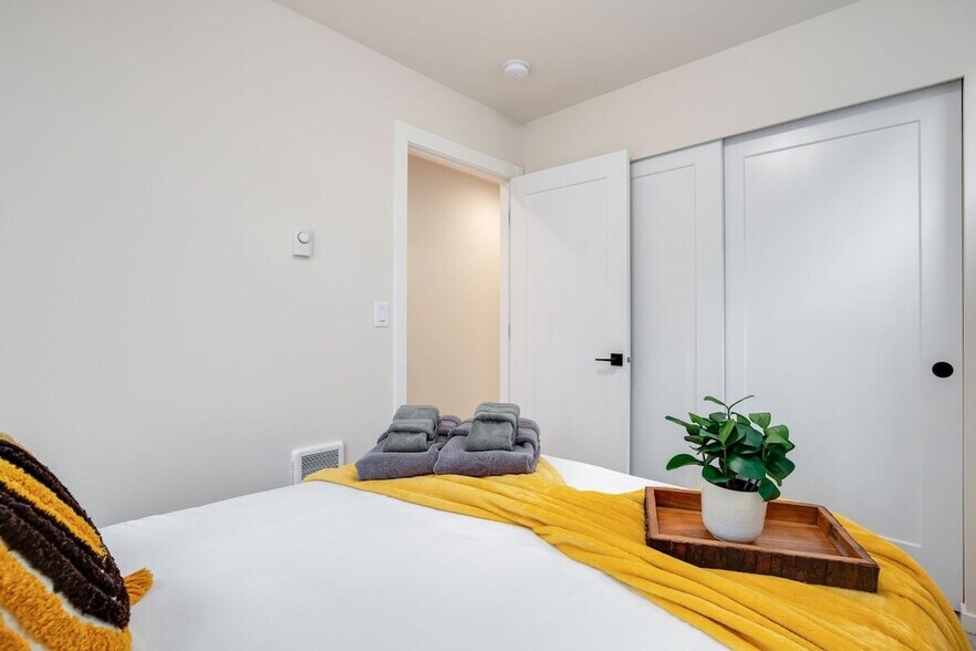 Building Photo - 8038 Mary Ave NW