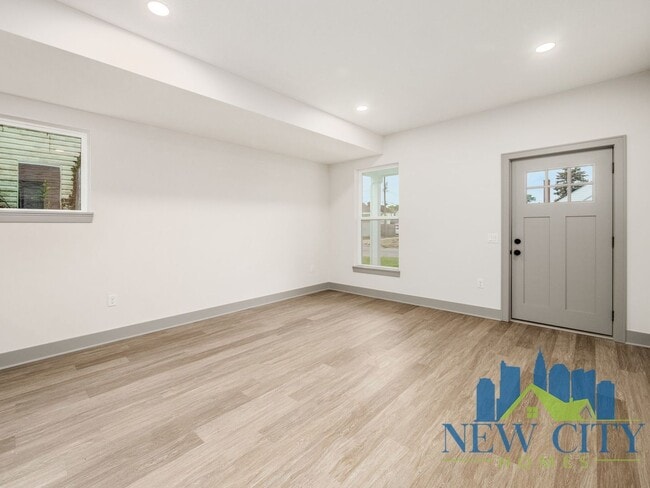 Building Photo - Recently Built 2 Bedroom 2 1/2 Bathroom Single Family Home in South Columbus!