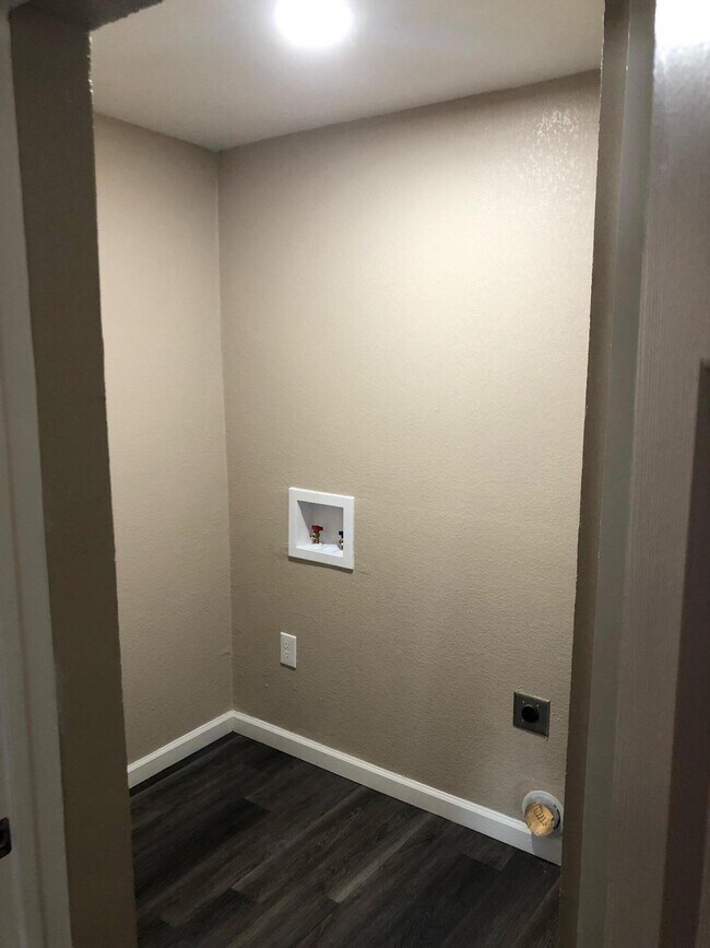 Building Photo - 5008 Sierra Madre Dr