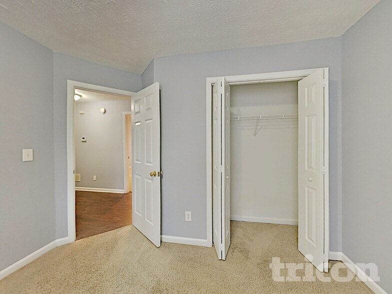 Building Photo - 2331 Sandspring Dr SW