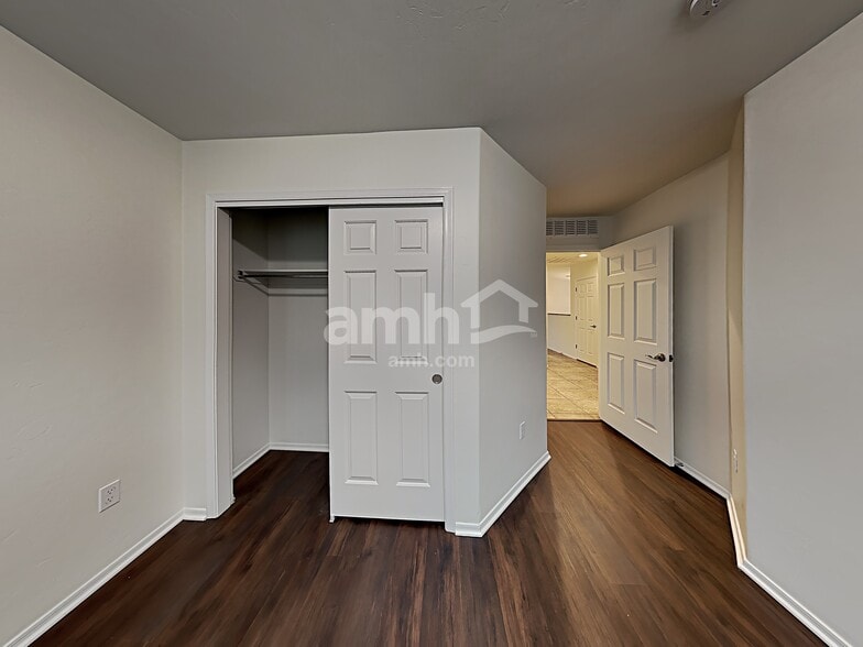 Building Photo - 866 E Ashburn Mountain Dr