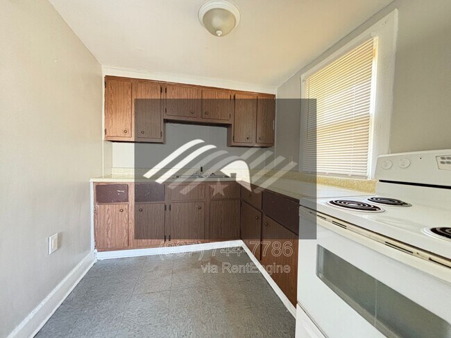 Building Photo - 515 Mertland Ave