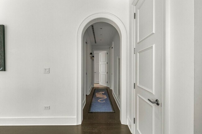 Building Photo - 118 E Erie St