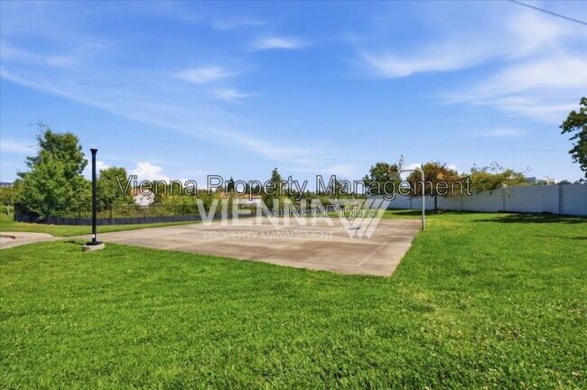 Building Photo - 885 Halidon Way