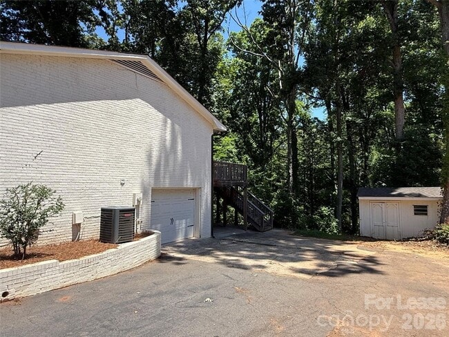 Building Photo - 200 Sherwood Dr