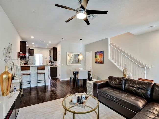 Building Photo - 1144 S Community Dr