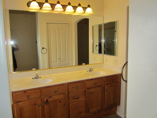 Building Photo - 2172 Tahoe Pl