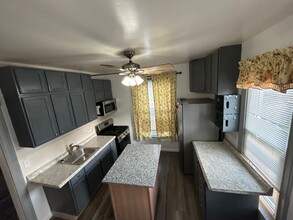 Building Photo - 714 W 13th St