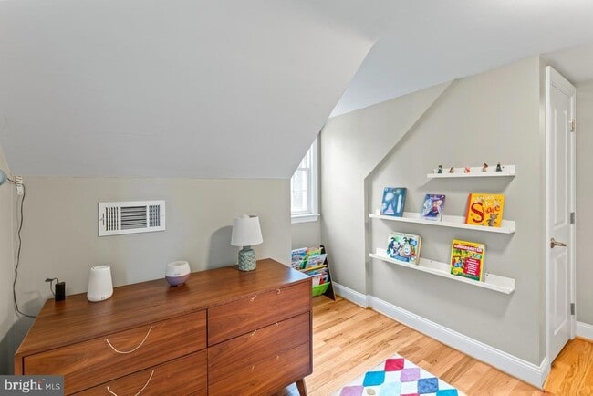 Building Photo - 7312 Poplar Ct
