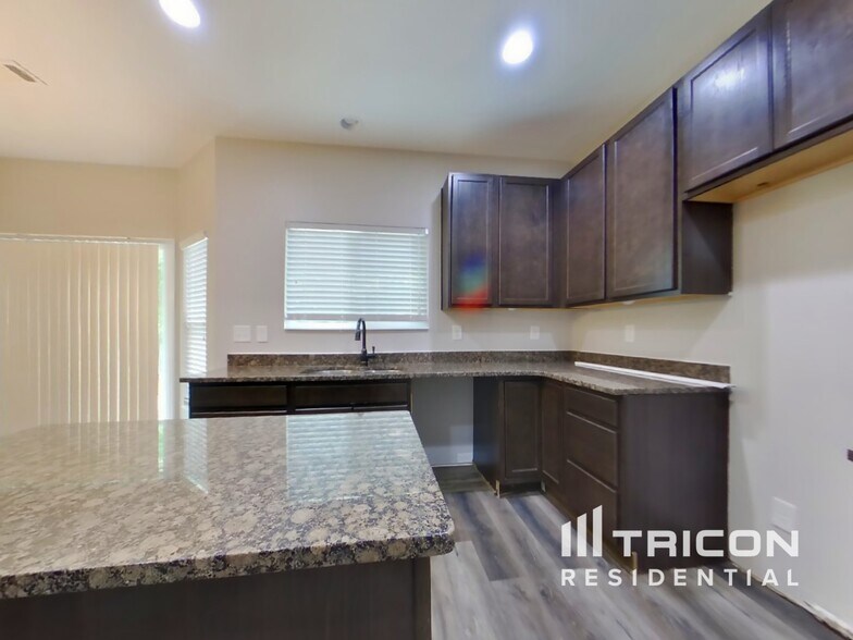 Building Photo - 10 Moonrise Crossing