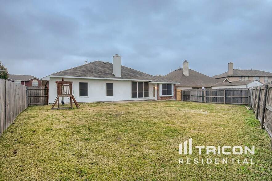 Building Photo - 2021 Cantura Dr