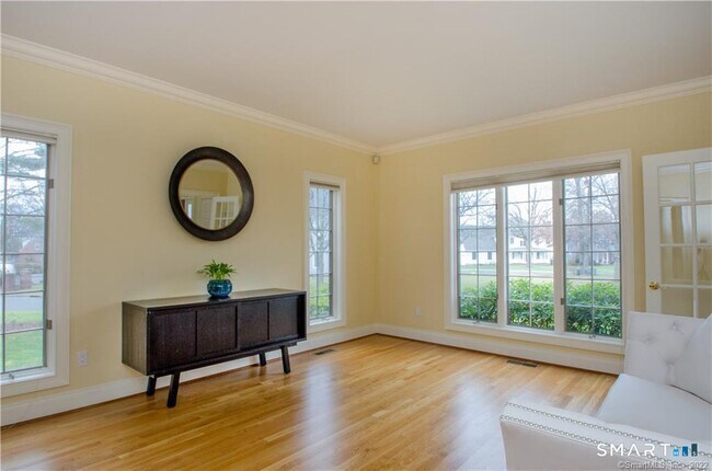 Building Photo - 4 Buckingham Ln