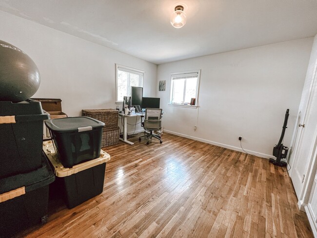 Building Photo - 115 E 100 N