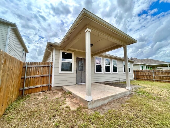 Building Photo - 12012 Saddle Rock Dr