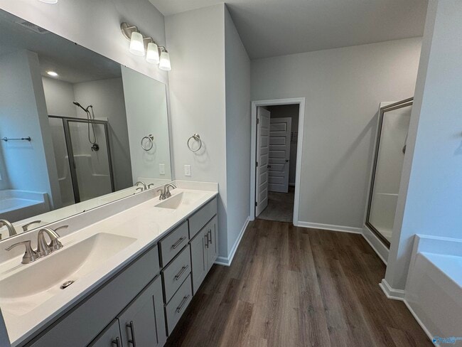 Building Photo - 209 Saddle St