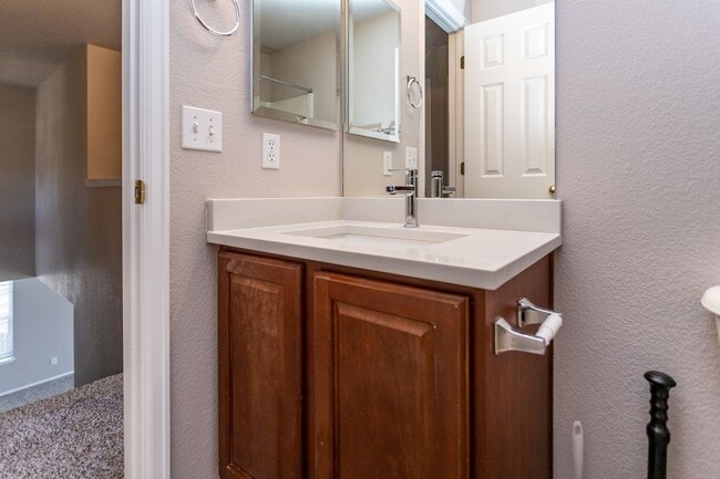 Building Photo - Beautiful 4-bedroom 3-bath located in Stetson Hills!