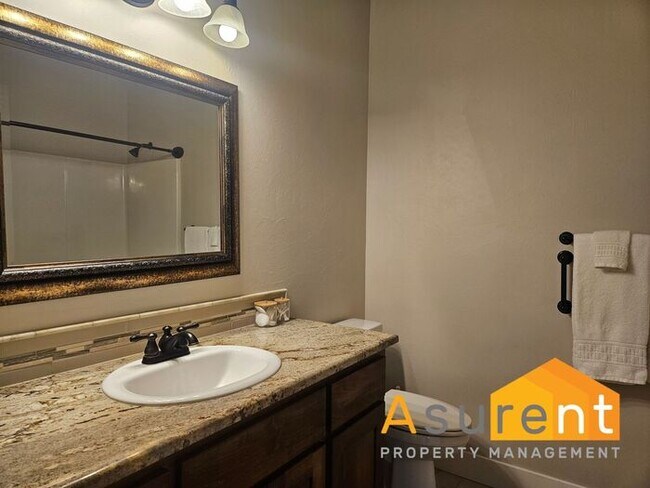 Building Photo - Fully Furnished 2BR/2BA Home in Central Point