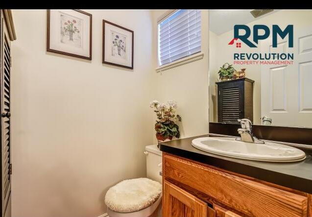 Building Photo - "Charming 2-Bed Home with Modern Comforts ...