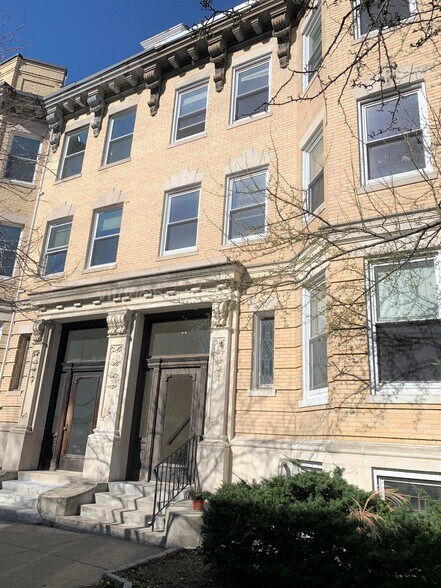 Building Photo - 11 Englewood Ave