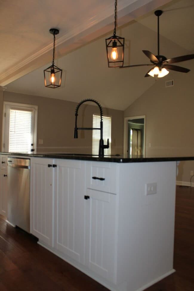 Building Photo - 7105 Summerton Dr