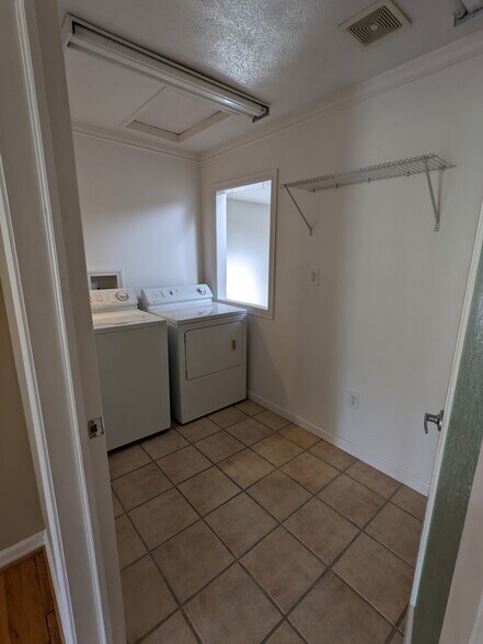 Laundry - 28 Auburn Cir