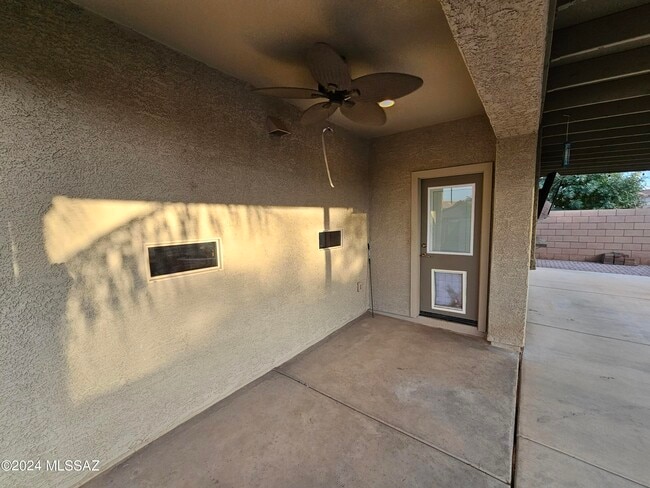 Building Photo - 6652 W Fishermans Dr