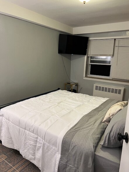 Building Photo - 24-02-2428 28th St