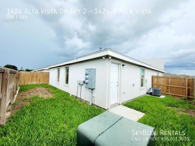 Building Photo - 1424 Alta Vista Dr