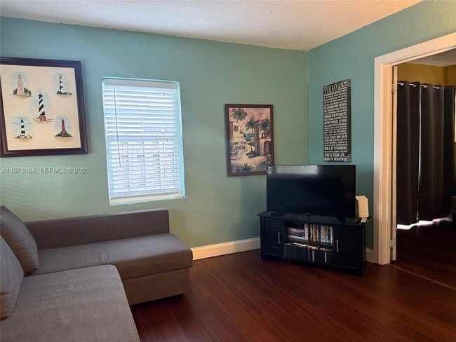 Building Photo - 1544 NW 4th Ave