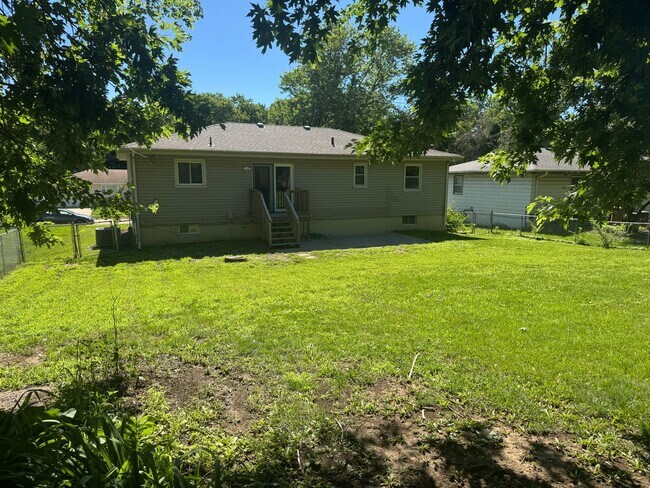 Building Photo - Raised Ranch Near Offutt AFB with Finished Basement & Oversized Garage