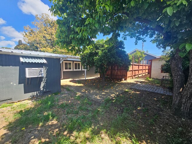 Building Photo - San Leandro Home w/ In-Law Unit: Perfect f...