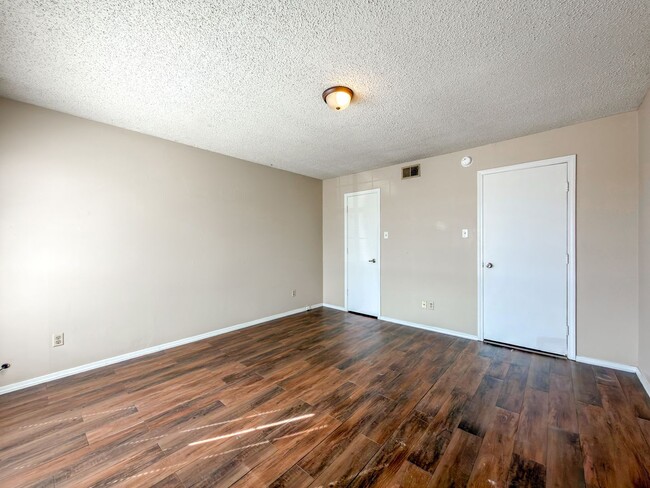 Building Photo - 8510 Harvard Dr