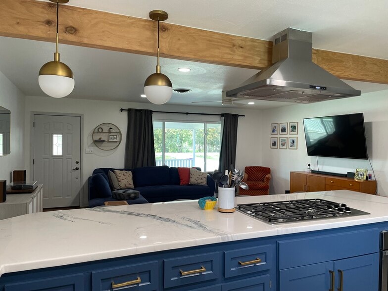 Building Photo - 407 East St