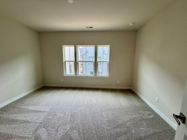 Building Photo - 5021 Chinook Ln