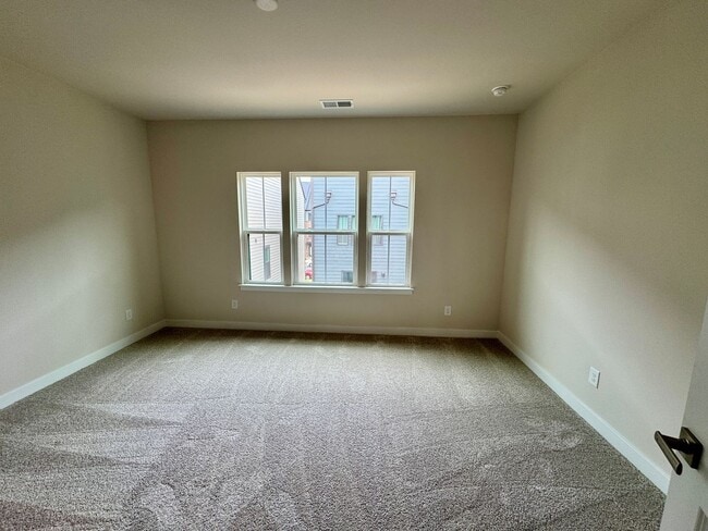 Building Photo - Southend, 2BR/2.5BA Townhouse