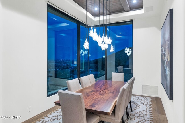 Building Photo - 5810 E Cholla Ln