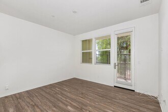 Building Photo - Available now! Beautiful 2 bedroom 2.5 bat...