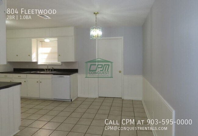 Building Photo - 804 Fleetwood-