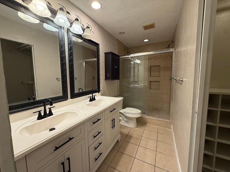 Primary Bathroom - 14739 Morning Dr