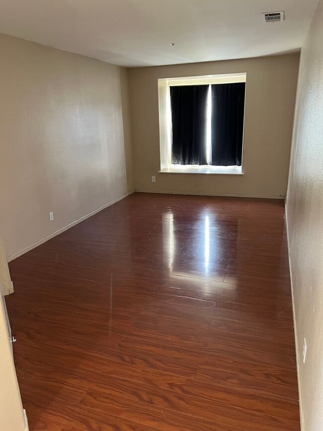 Building Photo - Spacious 4-Bedroom + Office Home in Desirable HOA Community Near New Shopping & Costco