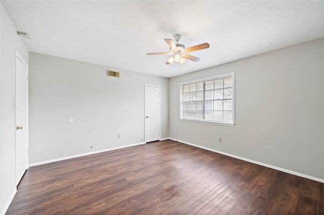 Building Photo - 2729 Main St