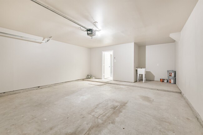 Building Photo - 6 Cordella Pl