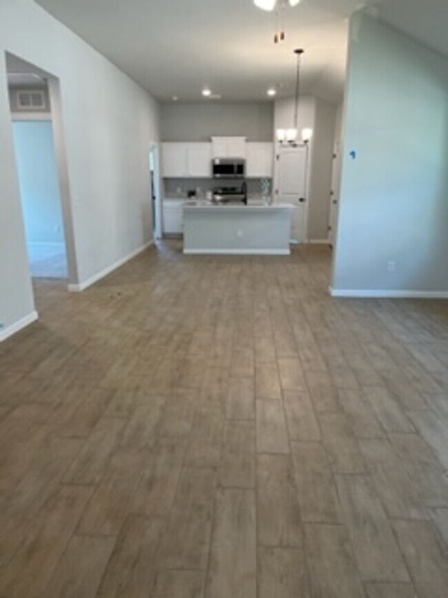 Building Photo - Striking New Home!