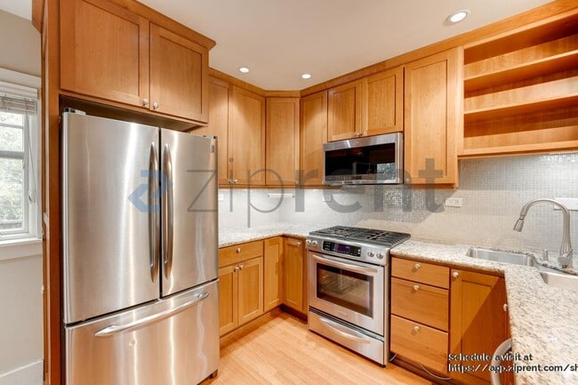 Building Photo - 3332 35th Ave S