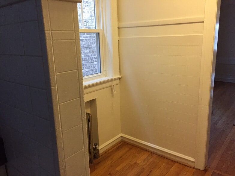 Breakfast Nook - 4844 Elm St